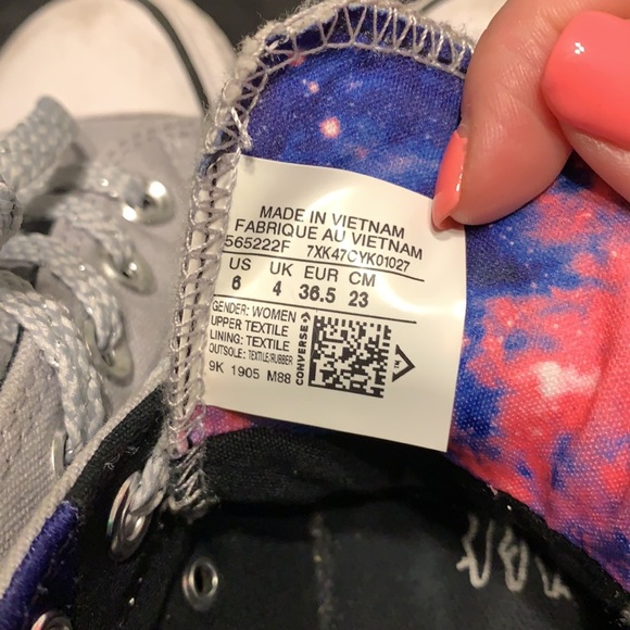 Women’s converse size 6 - Picture 5 of 5